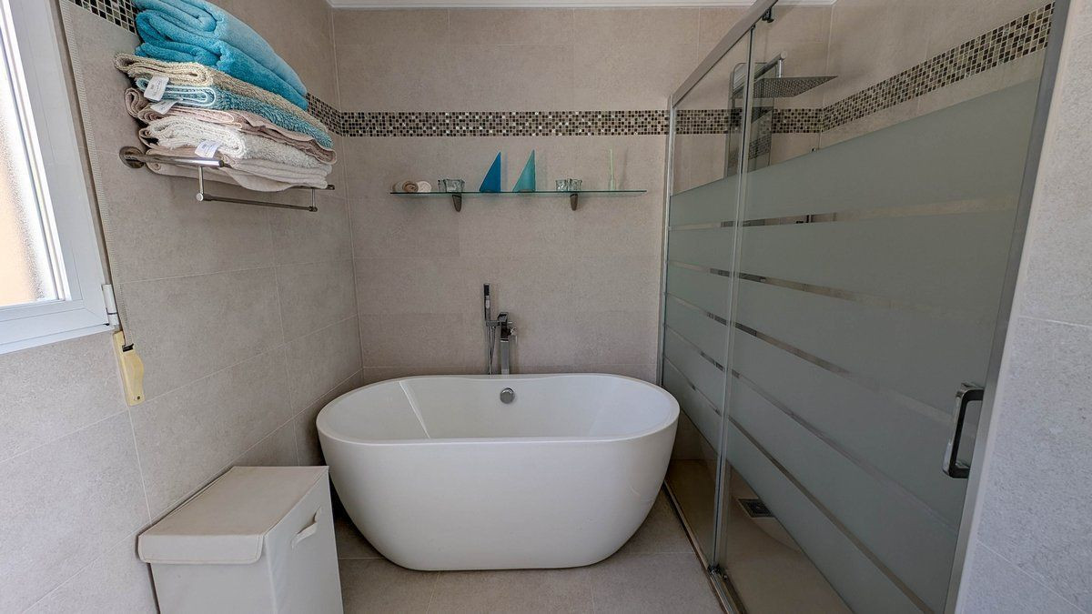 Se vende Villa - Chalet de 4 dormitorios en Costa Blanca, Alicante, España