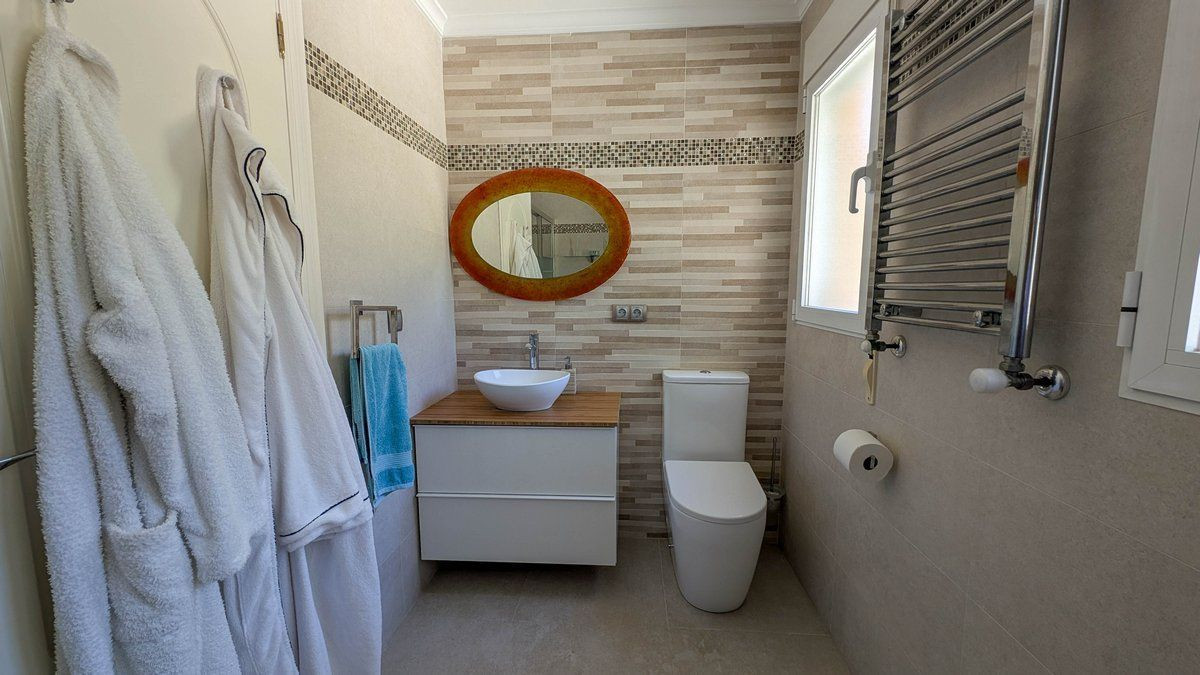 Se vende Villa - Chalet de 4 dormitorios en Costa Blanca, Alicante, España
