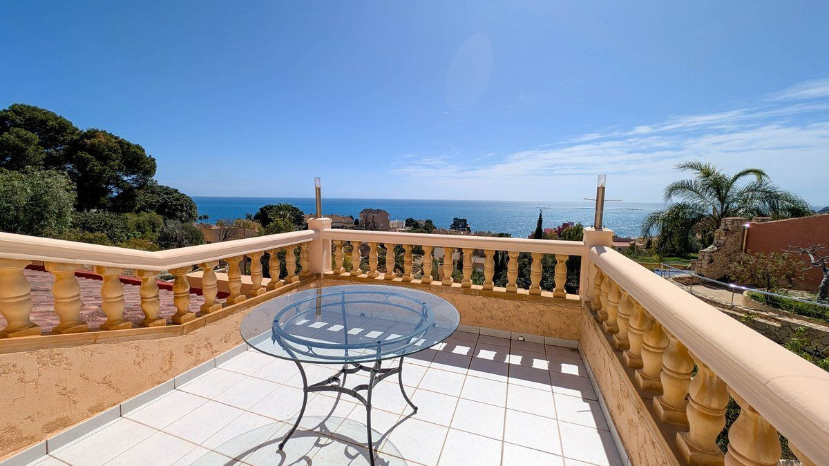 Se vende Villa - Chalet de 4 dormitorios en Costa Blanca, Alicante, España