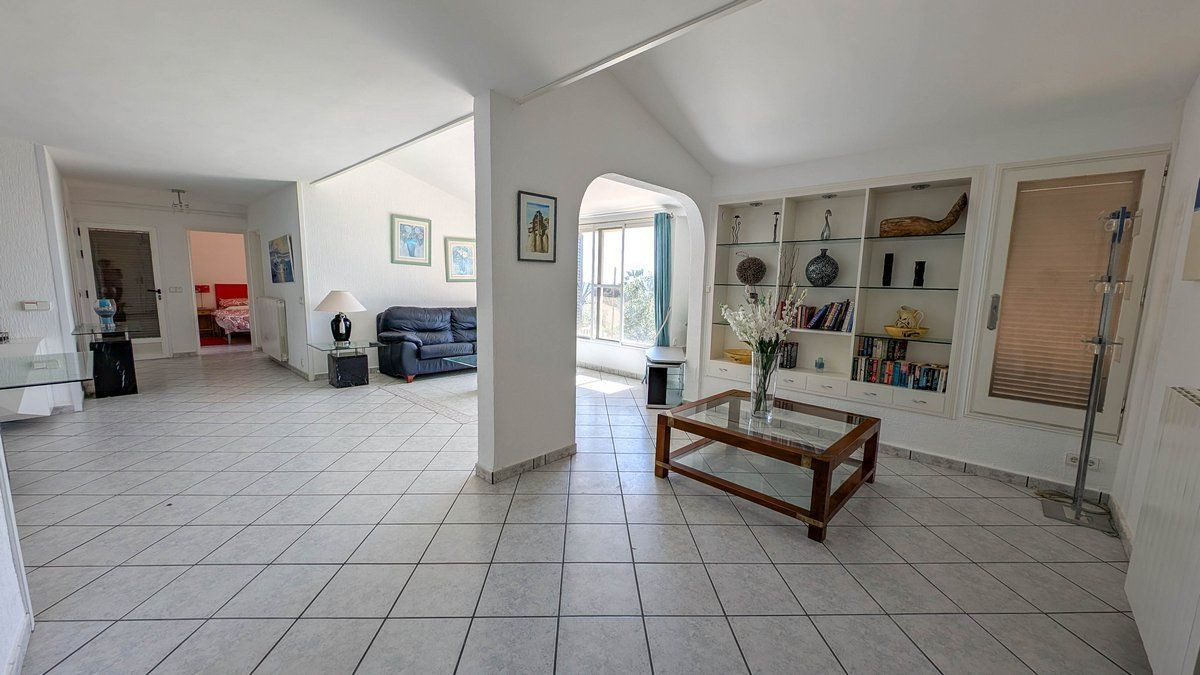 Se vende Villa - Chalet de 4 dormitorios en Costa Blanca, Alicante, España