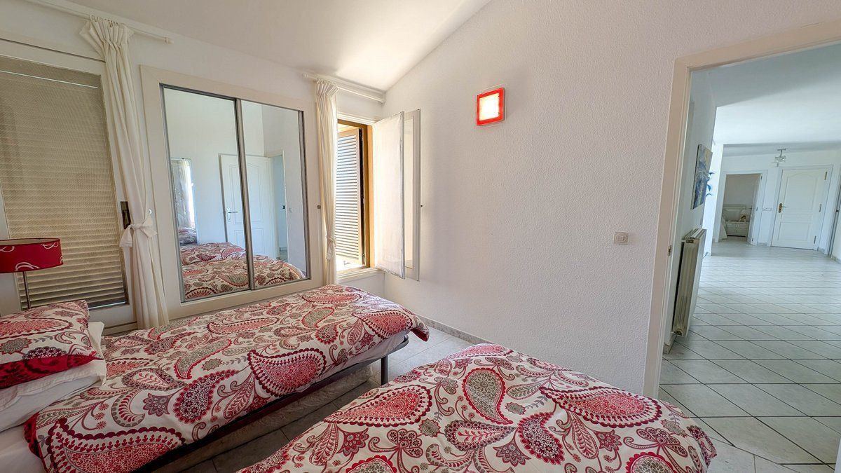 Se vende Villa - Chalet de 4 dormitorios en Costa Blanca, Alicante, España