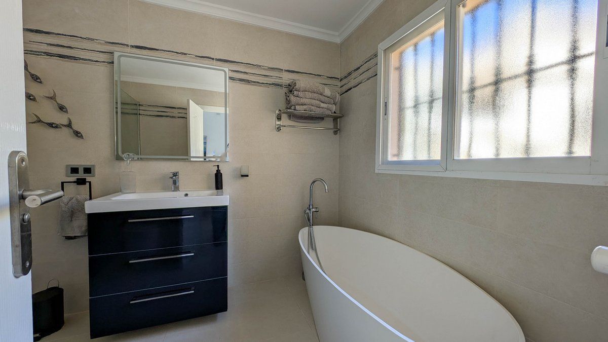 Se vende Villa - Chalet de 4 dormitorios en Costa Blanca, Alicante, España