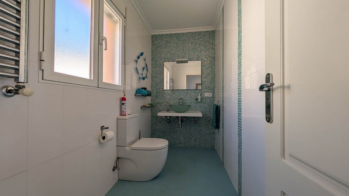 Se vende Villa - Chalet de 4 dormitorios en Costa Blanca, Alicante, España