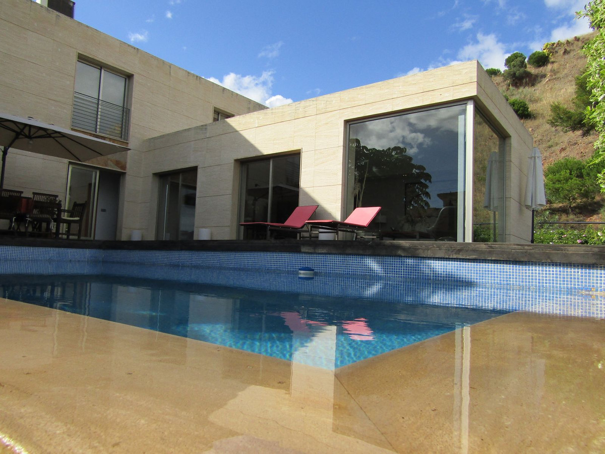 6 Bed Townhouse for sale in Málaga Este Costa Del Sol, Málaga, Spain