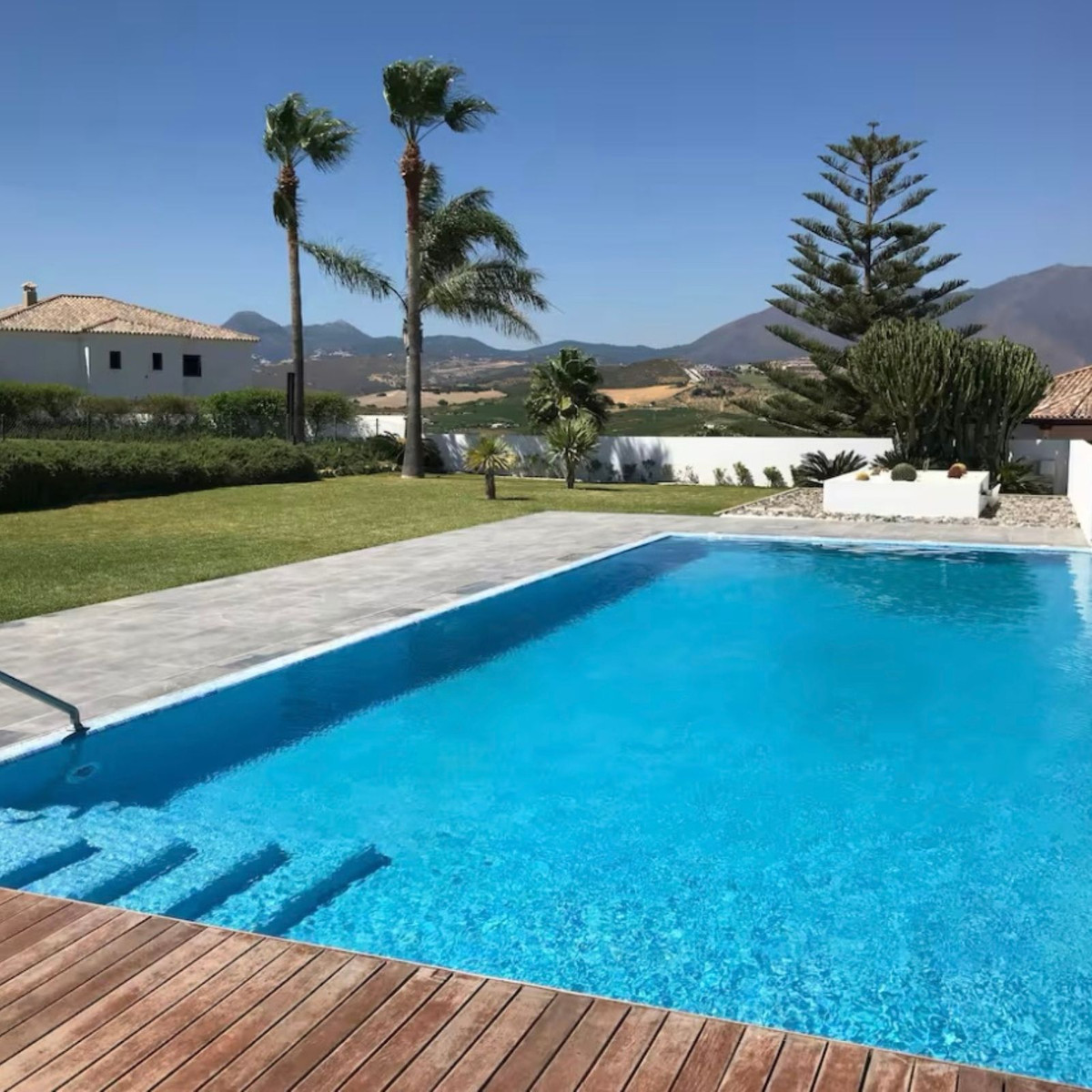6 Bed Townhouse for sale in Manilva Costa Del Sol, Málaga, Spain