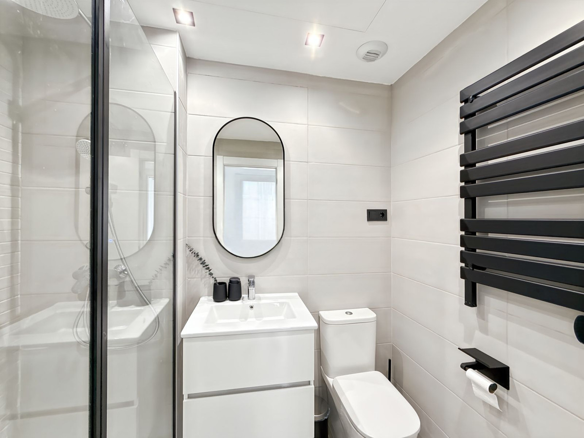 Se vende Apartamento Planta Media de 2 dormitorios en Málaga Ciudad, Málaga, España