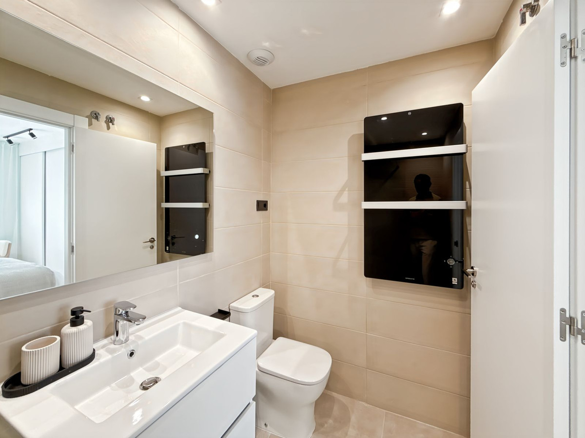 Se vende Apartamento Planta Media de 2 dormitorios en Málaga Ciudad, Málaga, España