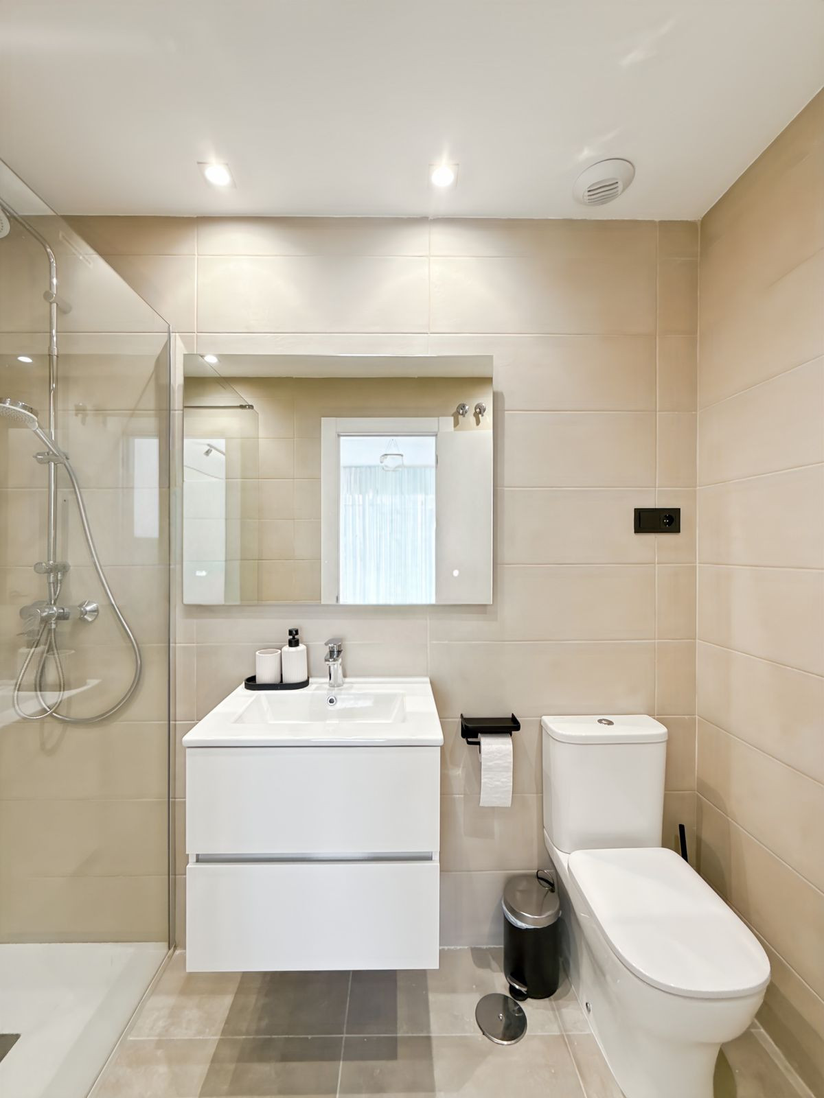 Se vende Apartamento Planta Media de 2 dormitorios en Málaga Ciudad, Málaga, España