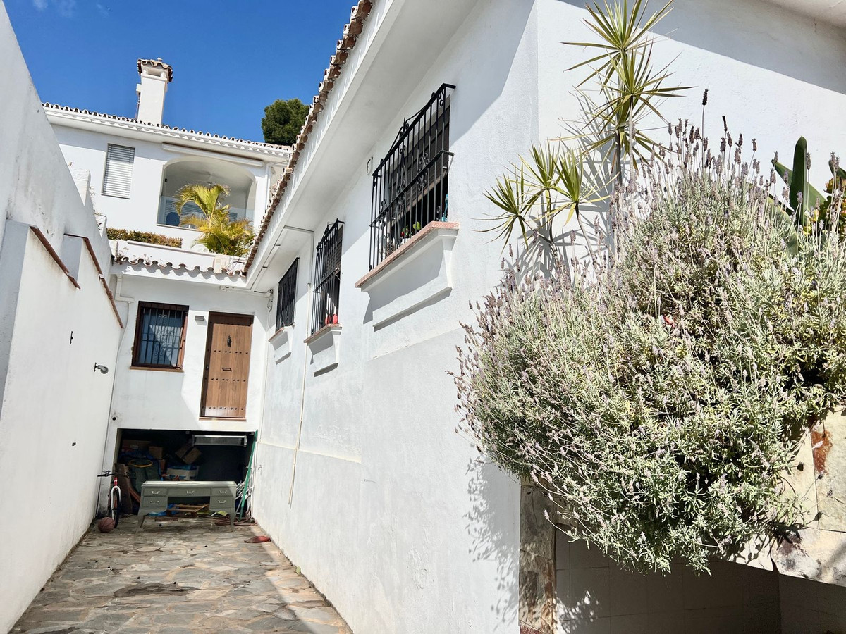 4 Bed Townhouse for sale in Nueva Andalucía Costa Del Sol, Málaga, Spain