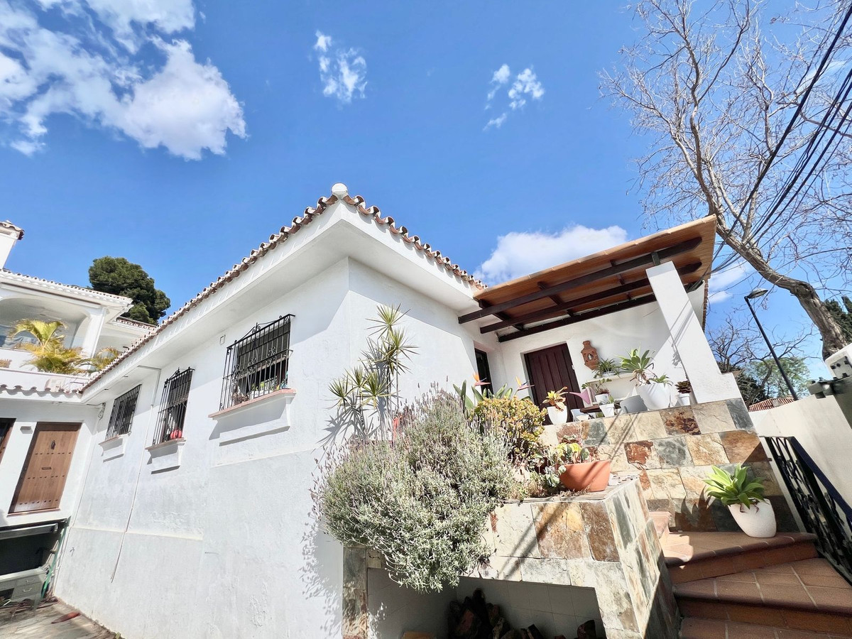 4 Bed Townhouse for sale in Nueva Andalucía Costa Del Sol, Málaga, Spain