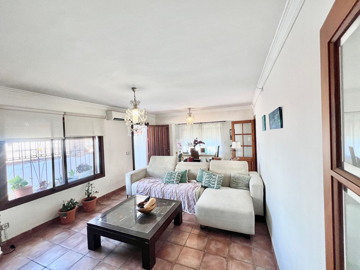 4 Bed Townhouse for sale in Nueva Andalucía Costa Del Sol, Málaga, Spain