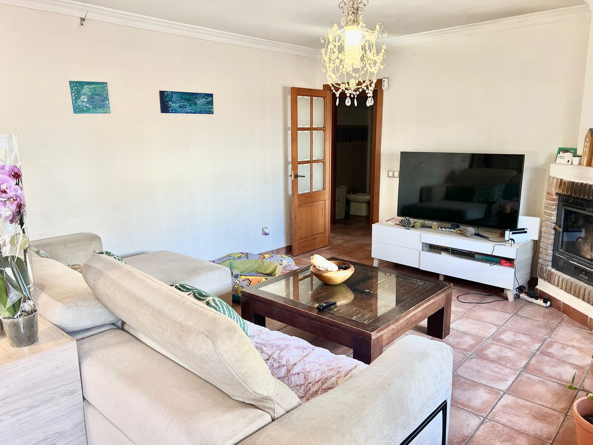 4 Bed Townhouse for sale in Nueva Andalucía Costa Del Sol, Málaga, Spain