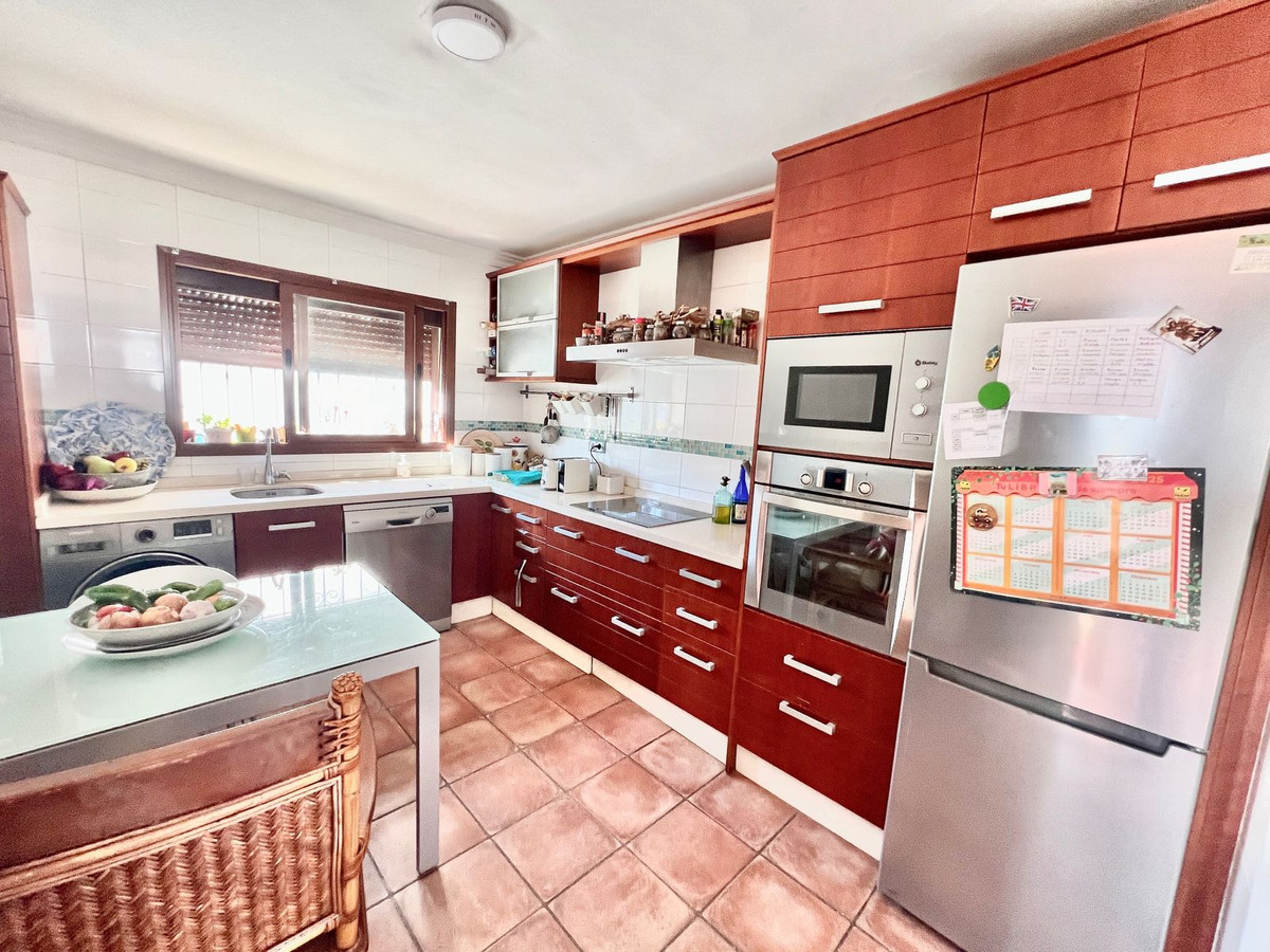 4 Bed Townhouse for sale in Nueva Andalucía Costa Del Sol, Málaga, Spain