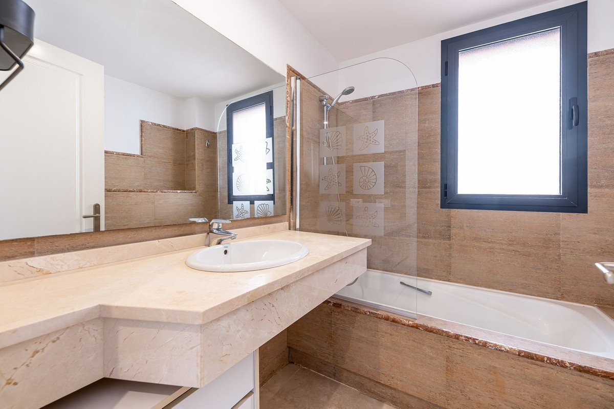 2 Bed Apartment for sale in Calahonda Costa Del Sol, Málaga, Spain