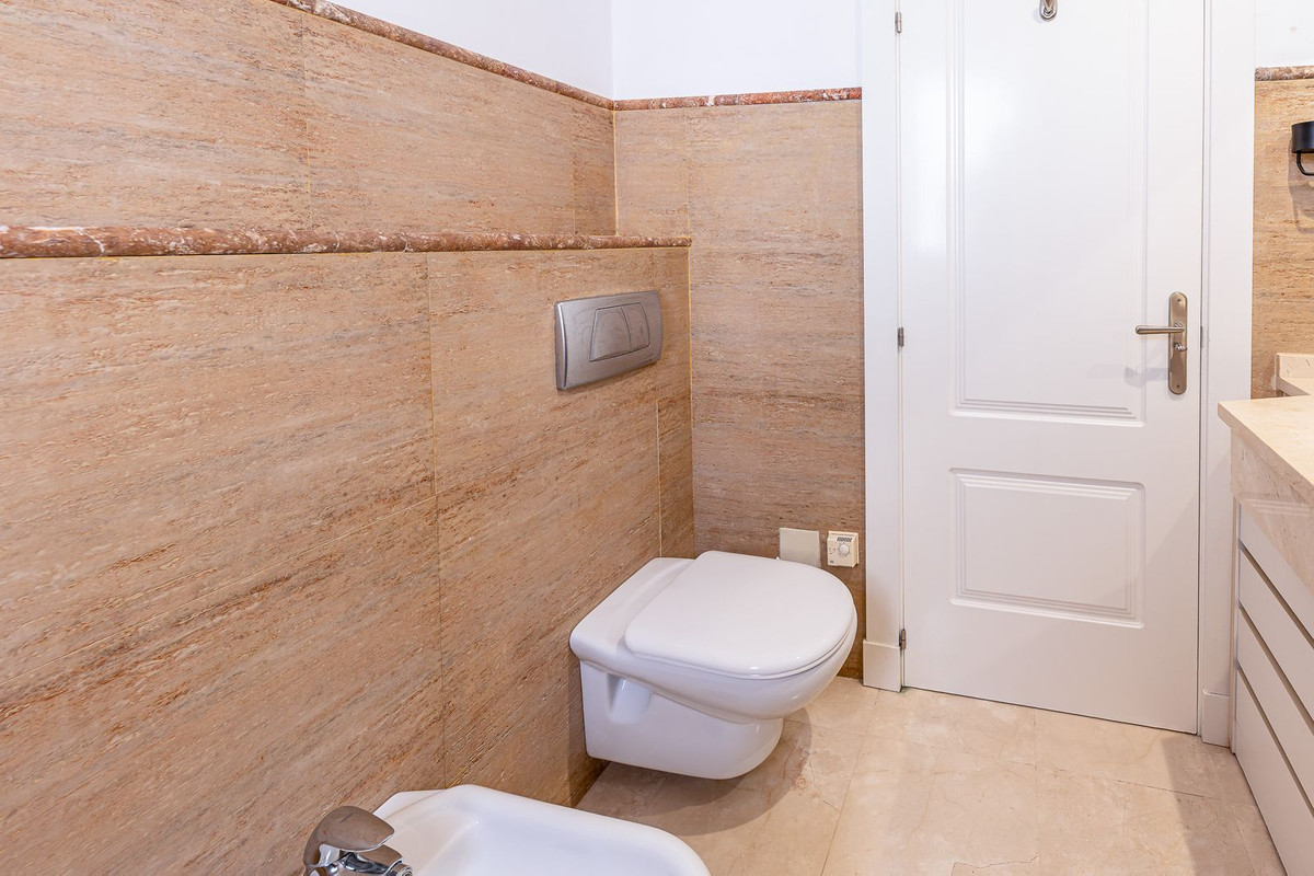 2 Bed Apartment for sale in Calahonda Costa Del Sol, Málaga, Spain
