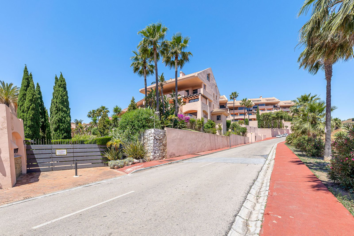 2 Bed Apartment for sale in Calahonda Costa Del Sol, Málaga, Spain