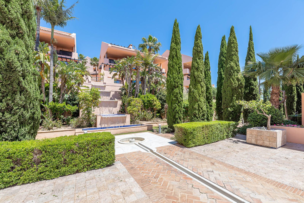 2 Bed Apartment for sale in Calahonda Costa Del Sol, Málaga, Spain