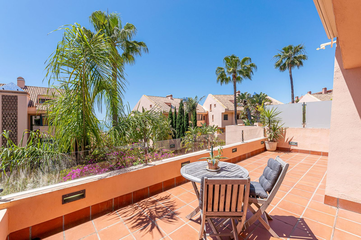 2 Bed Apartment for sale in Calahonda Costa Del Sol, Málaga, Spain