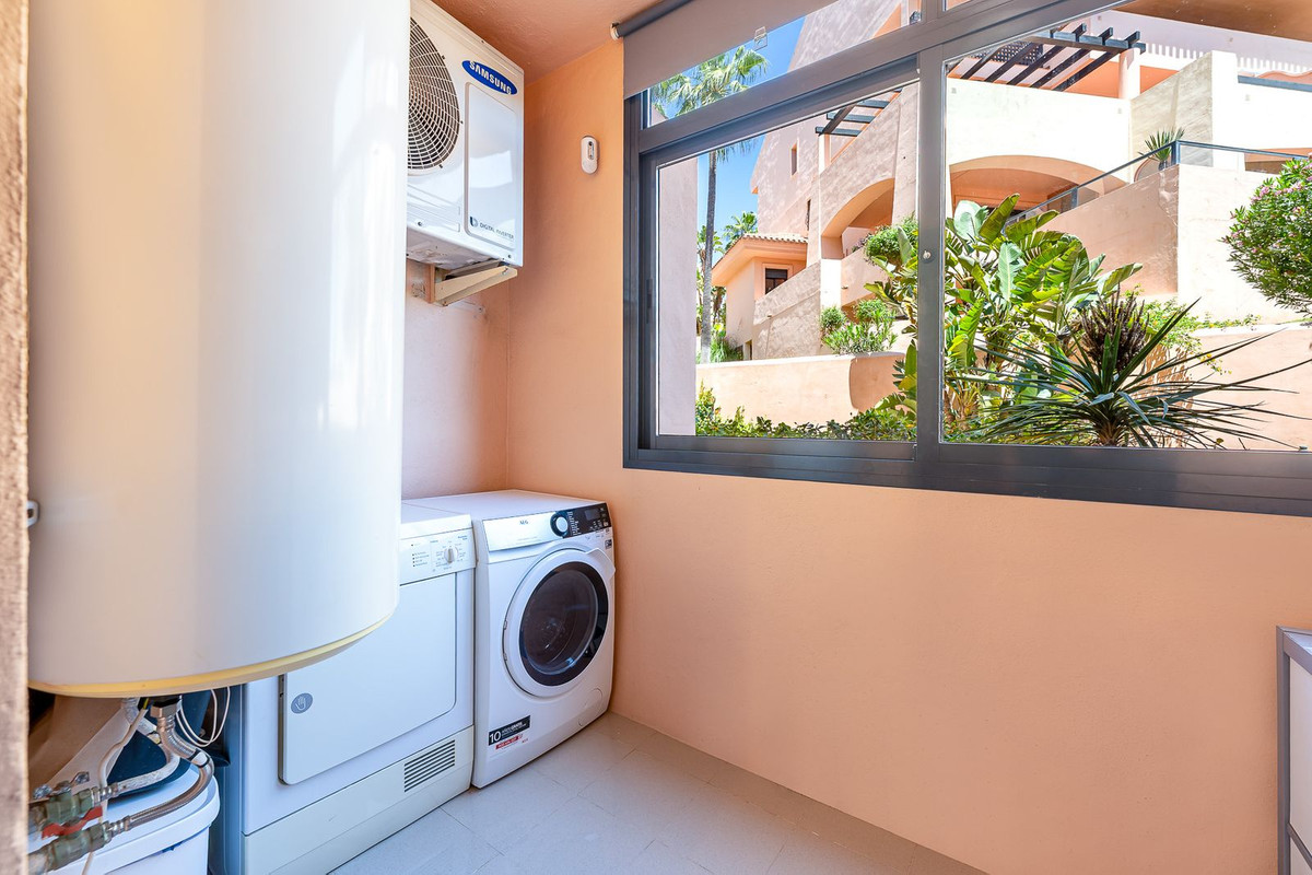 2 Bed Apartment for sale in Calahonda Costa Del Sol, Málaga, Spain