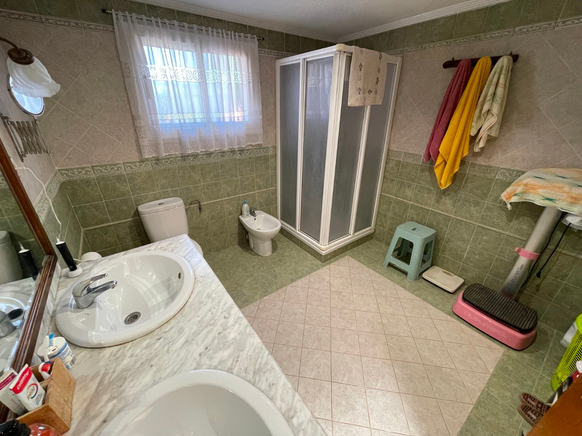Se vende Villa - Chalet de 4 dormitorios en Costa Blanca, Alicante, España