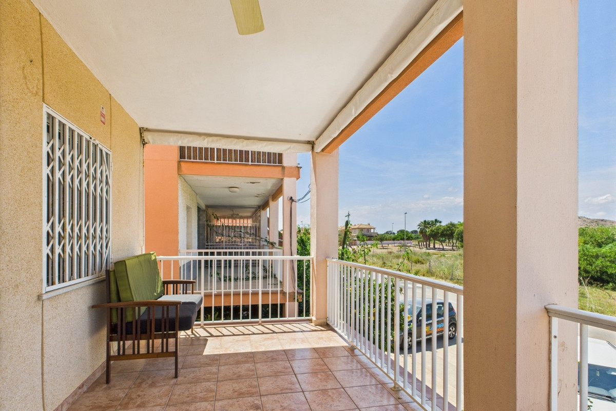 Se vende Apartamento Planta Media de 3 dormitorios en Costa Calida, Murcia, España