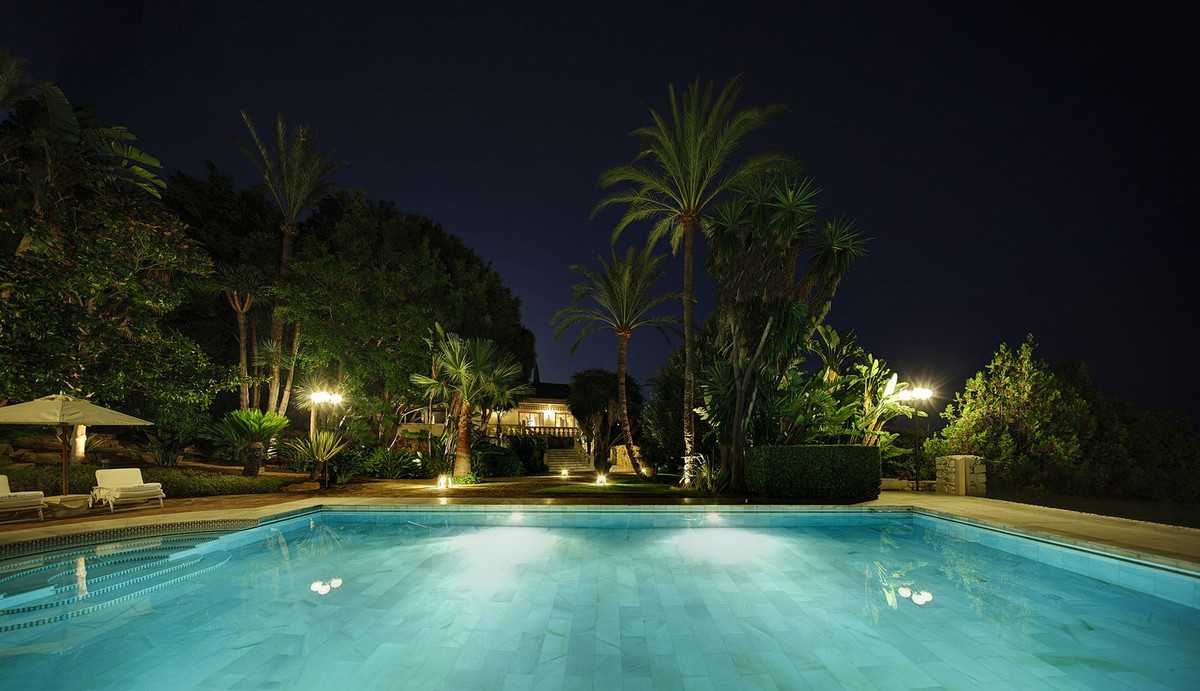 Se vende Villa - Chalet de 10 dormitorios en Costa Del Sol, Málaga, España