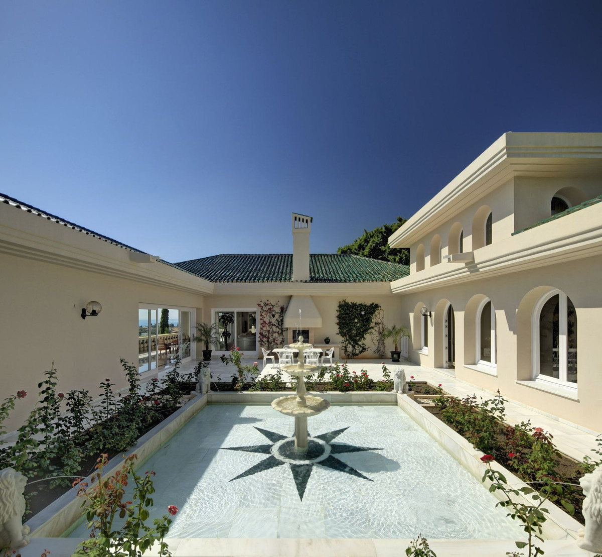 Se vende Villa - Chalet de 10 dormitorios en Costa Del Sol, Málaga, España