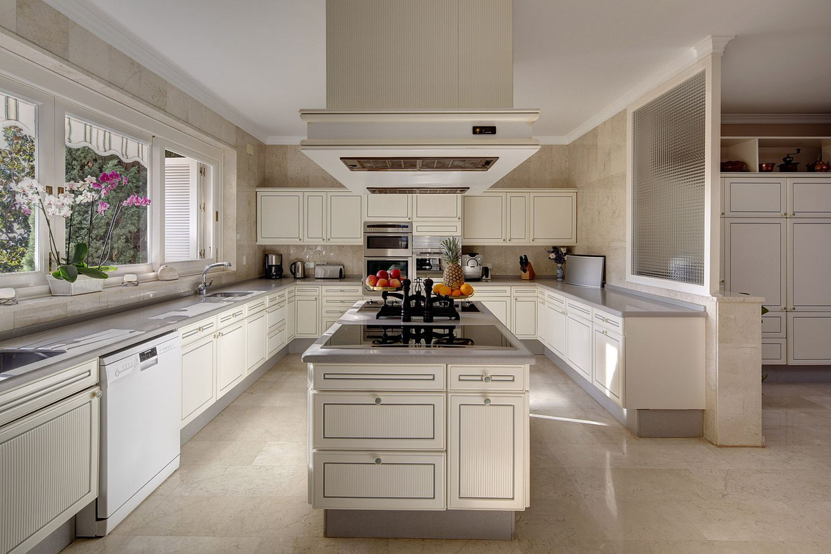 Se vende Villa - Chalet de 10 dormitorios en Costa Del Sol, Málaga, España