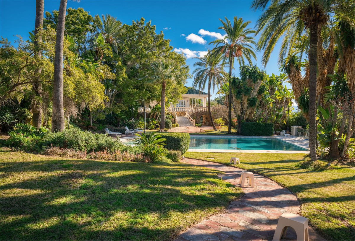 Se vende Villa - Chalet de 10 dormitorios en Costa Del Sol, Málaga, España