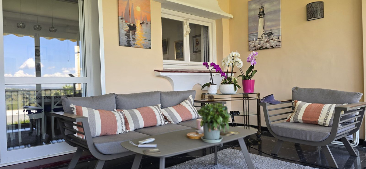 2 Bed Apartment for sale in El Paraiso Costa Del Sol, Málaga, Spain