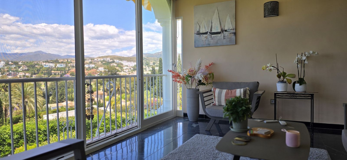 2 Bed Apartment for sale in El Paraiso Costa Del Sol, Málaga, Spain