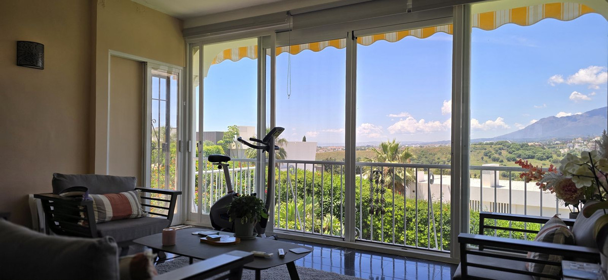 2 Bed Apartment for sale in El Paraiso Costa Del Sol, Málaga, Spain