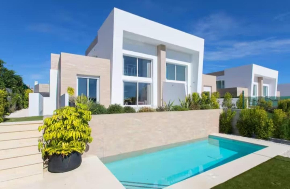 Se vende Villa - Chalet de 5 dormitorios en Costa Blanca, Alicante, España