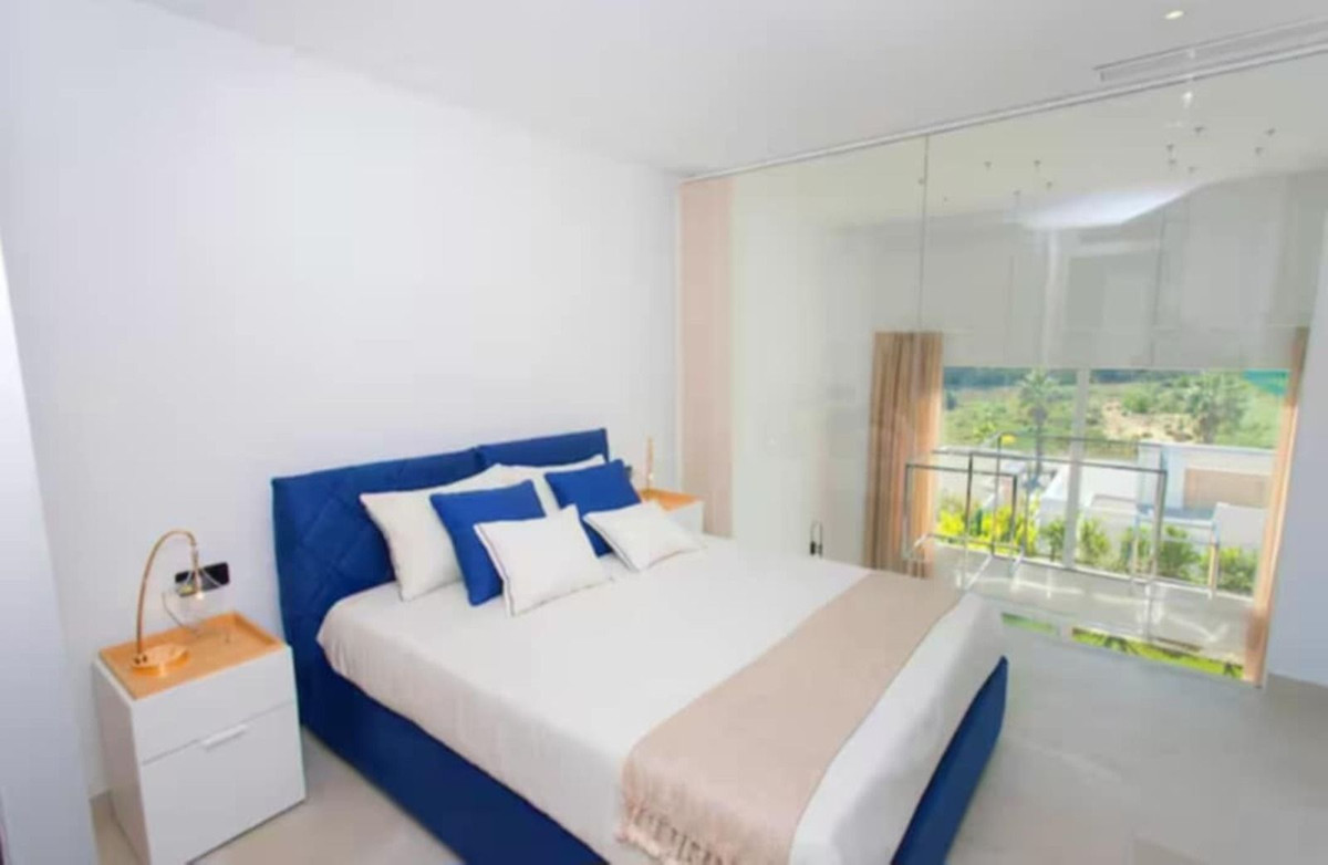 Se vende Villa - Chalet de 5 dormitorios en Costa Blanca, Alicante, España