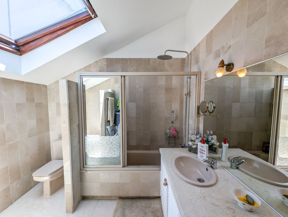 3 Bed Apartment for sale in Marbella Costa Del Sol, Málaga, Spain