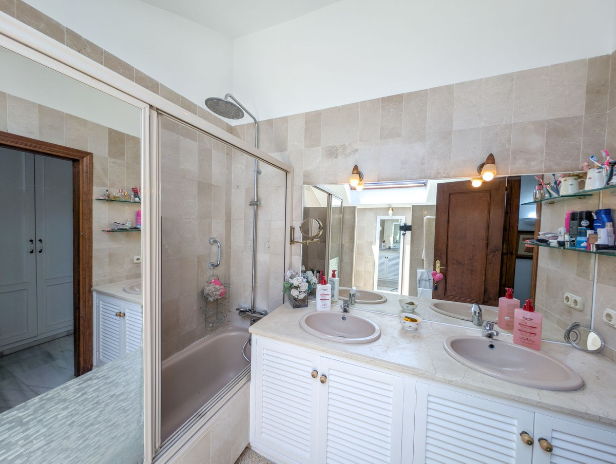 3 Bed Apartment for sale in Marbella Costa Del Sol, Málaga, Spain
