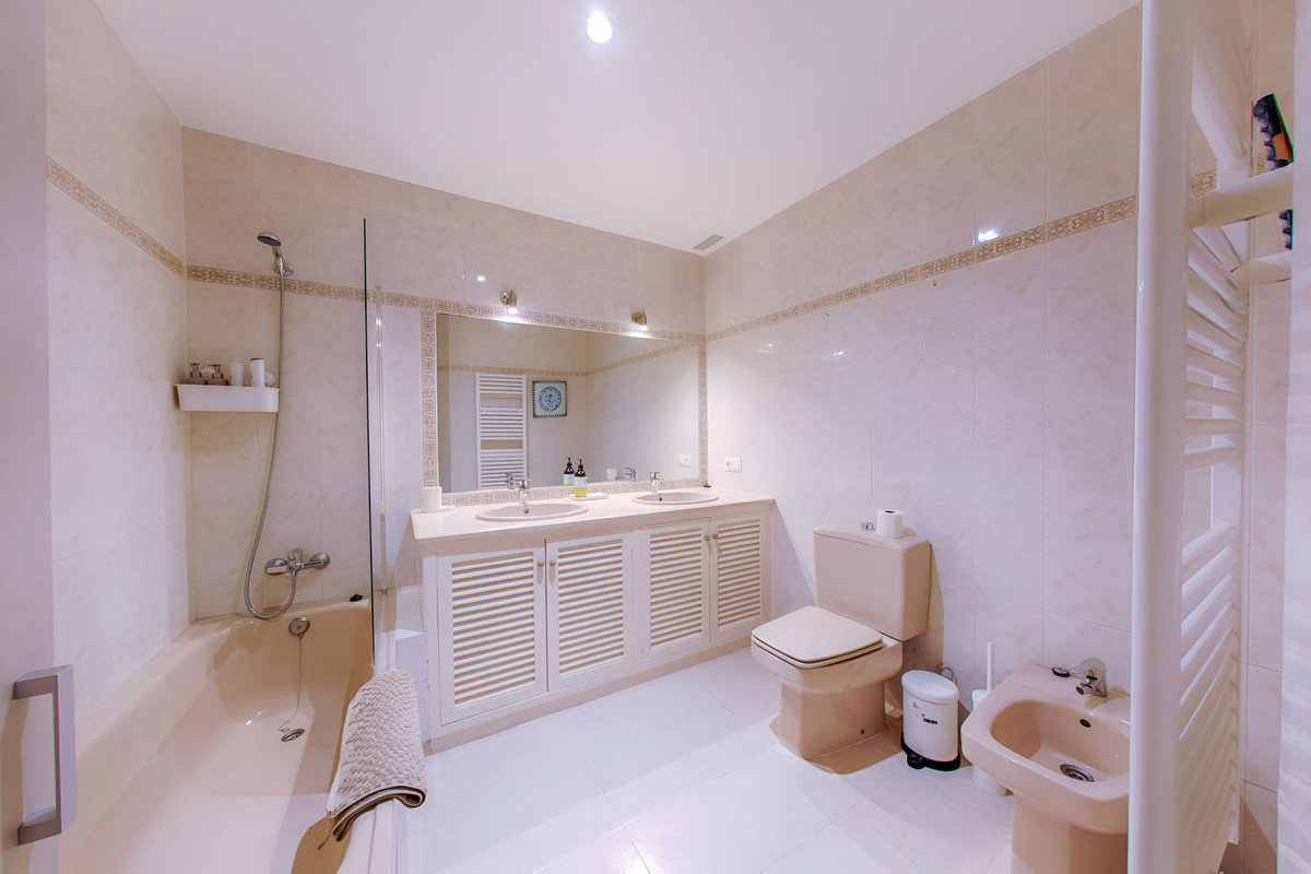 3 Bed Apartment for sale in Marbella Costa Del Sol, Málaga, Spain