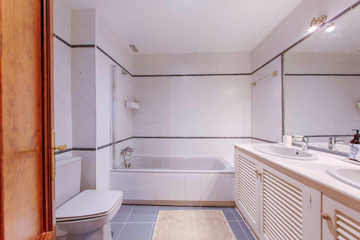 3 Bed Apartment for sale in Marbella Costa Del Sol, Málaga, Spain
