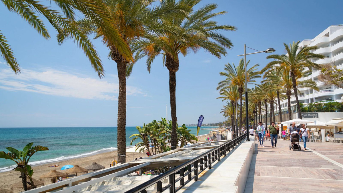 3 Bed Apartment for sale in Marbella Costa Del Sol, Málaga, Spain