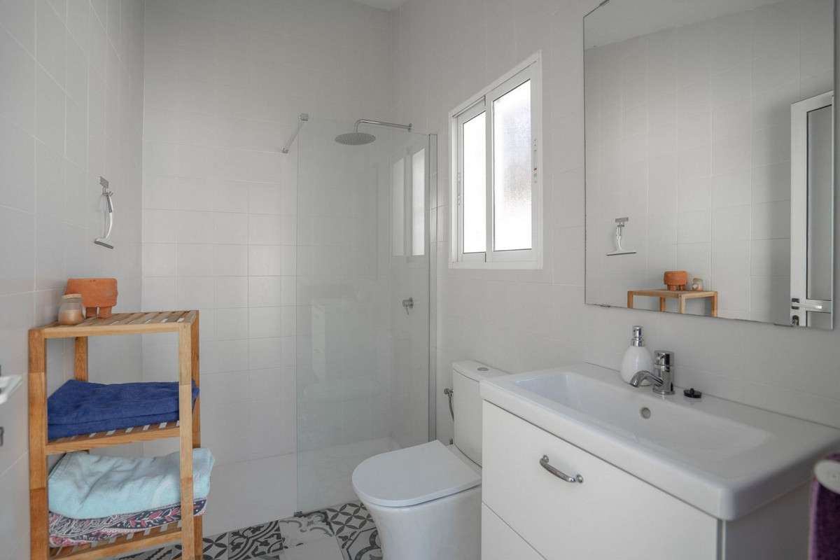 Se vende Villa - Chalet de 5 dormitorios en Costa Blanca, Alicante, España