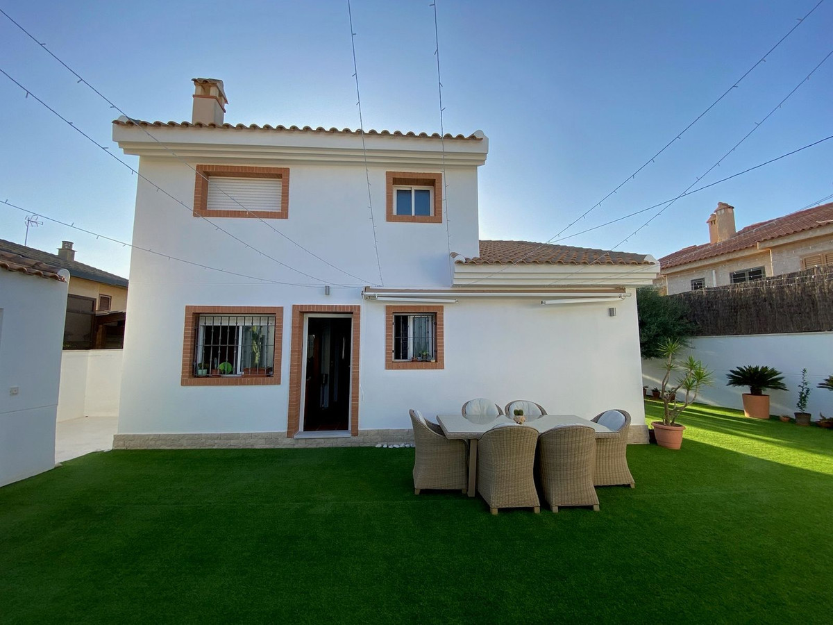 Se vende Villa - Chalet de 5 dormitorios en Costa Blanca, Alicante, España