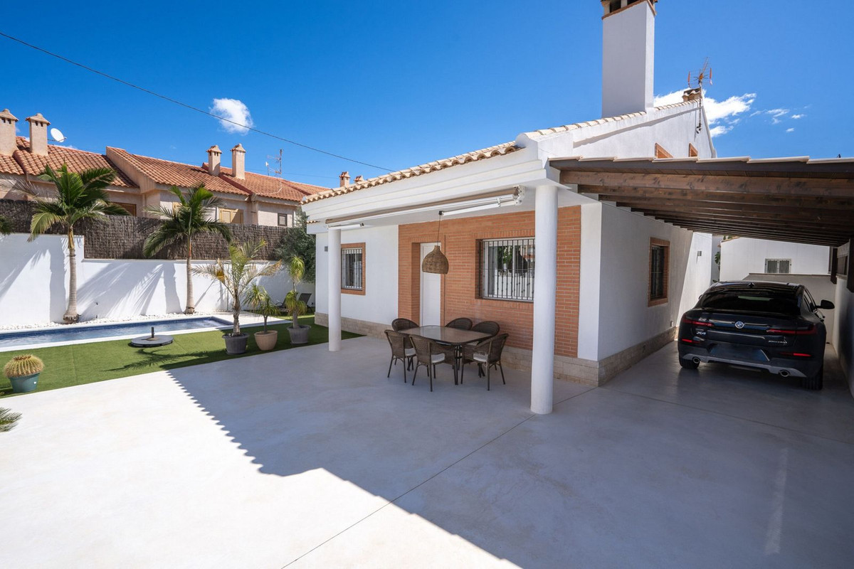 Se vende Villa - Chalet de 5 dormitorios en Costa Blanca, Alicante, España