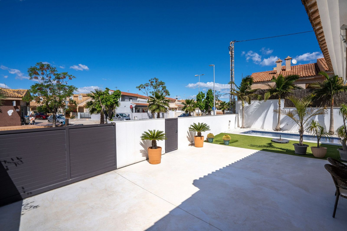 Se vende Villa - Chalet de 5 dormitorios en Costa Blanca, Alicante, España