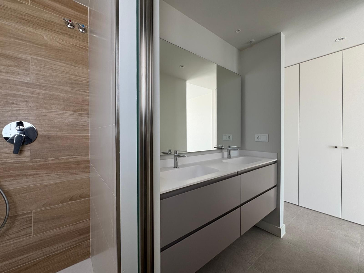3 Bed Apartment for sale in Estepona Costa Del Sol, Málaga, Spain