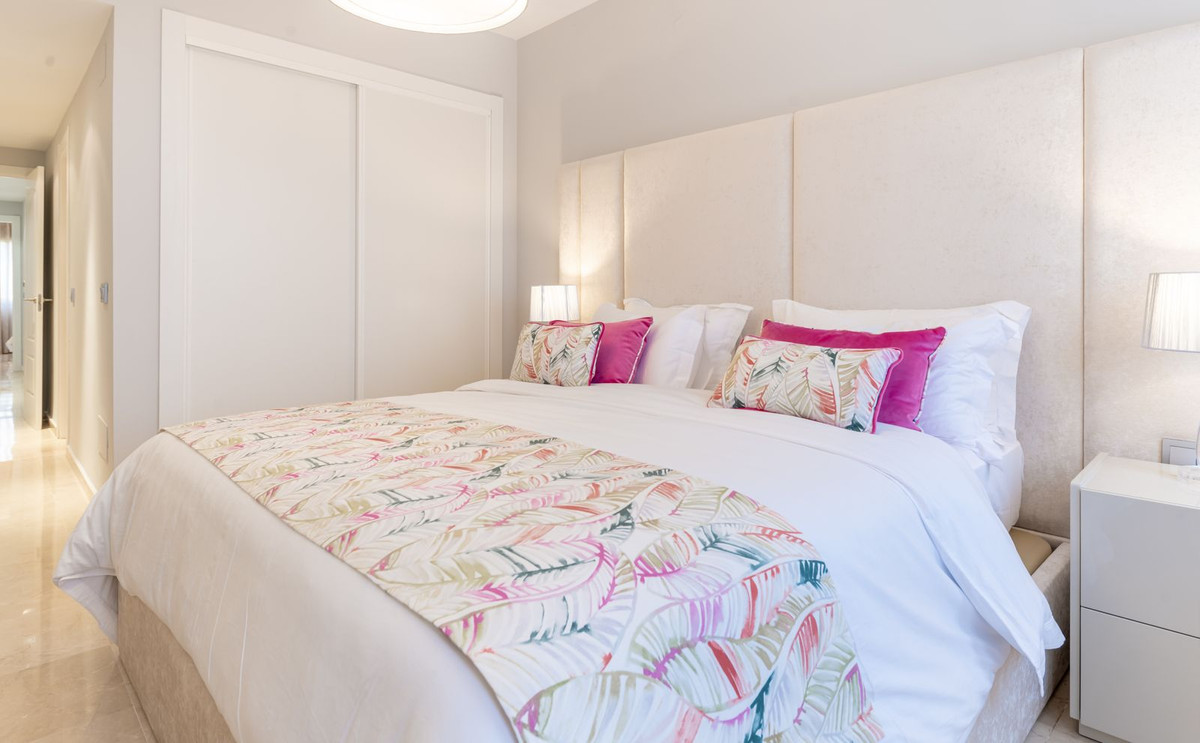 3 Bed Apartment for sale in Atalaya Costa Del Sol, Málaga, Spain