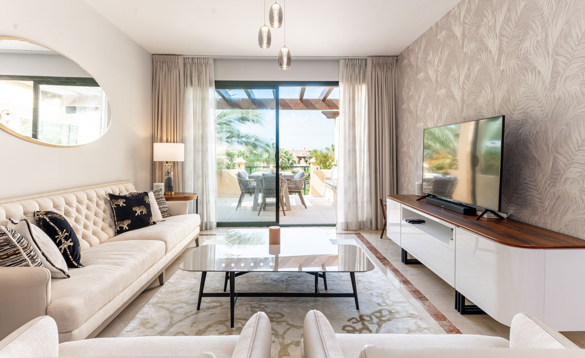 3 Bed Apartment for sale in Atalaya Costa Del Sol, Málaga, Spain