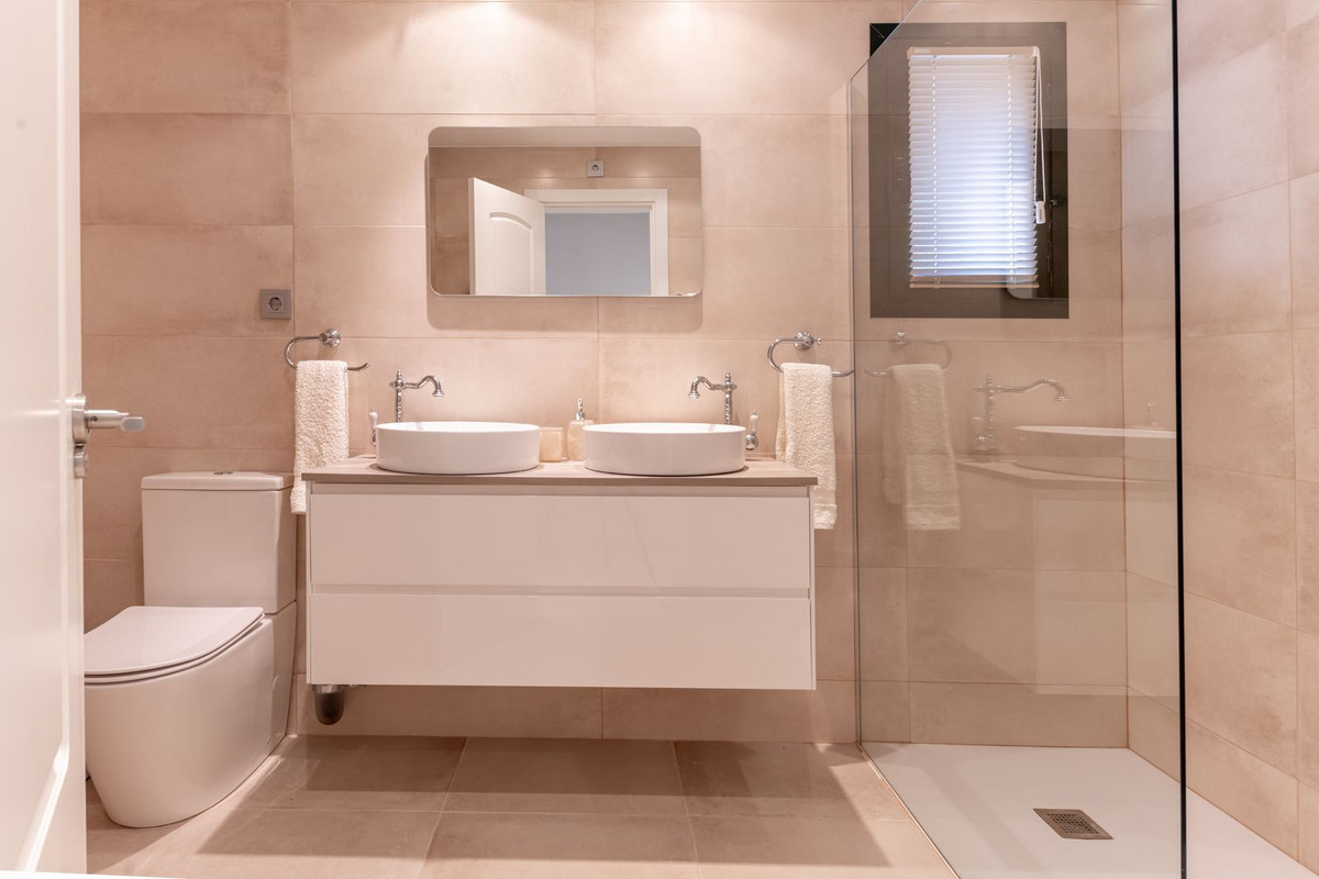 3 Bed Apartment for sale in Atalaya Costa Del Sol, Málaga, Spain