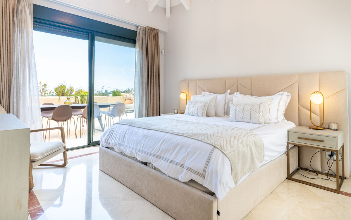 3 Bed Apartment for sale in Atalaya Costa Del Sol, Málaga, Spain