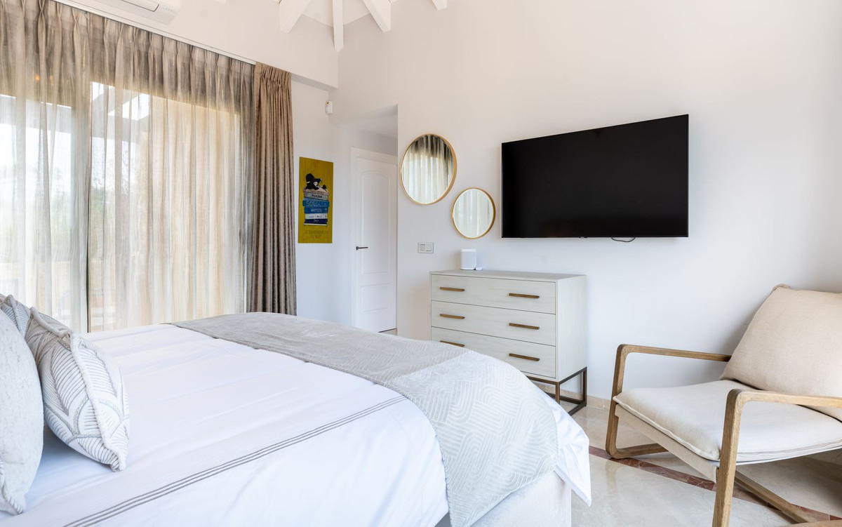 3 Bed Apartment for sale in Atalaya Costa Del Sol, Málaga, Spain