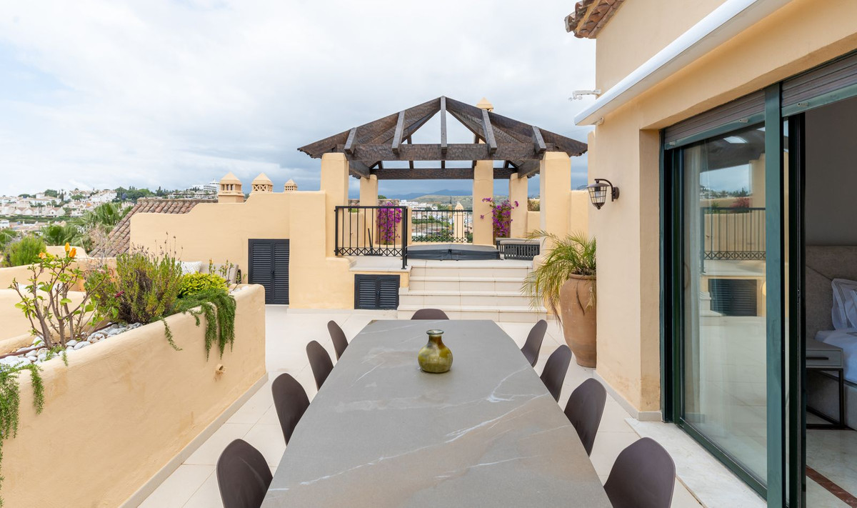 3 Bed Apartment for sale in Atalaya Costa Del Sol, Málaga, Spain
